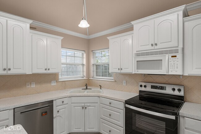 Building Photo - 6012 Whitney Dr