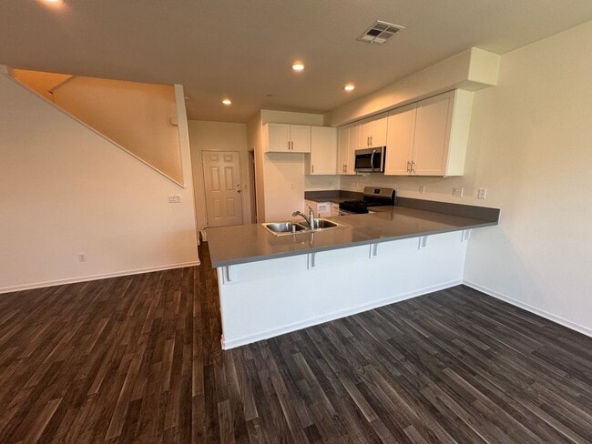 Building Photo - 3 Bedroom Brand New Home!