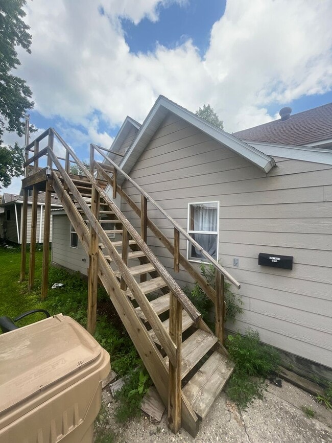 Building Photo - 525 2nd St SE