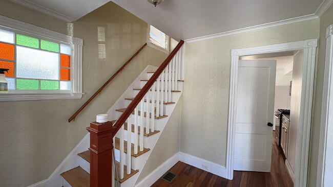 Building Photo - Charming 3-Bed Home with Gleaming Hardwood Floors in Westbrook – Your Cozy Retreat Awaits!