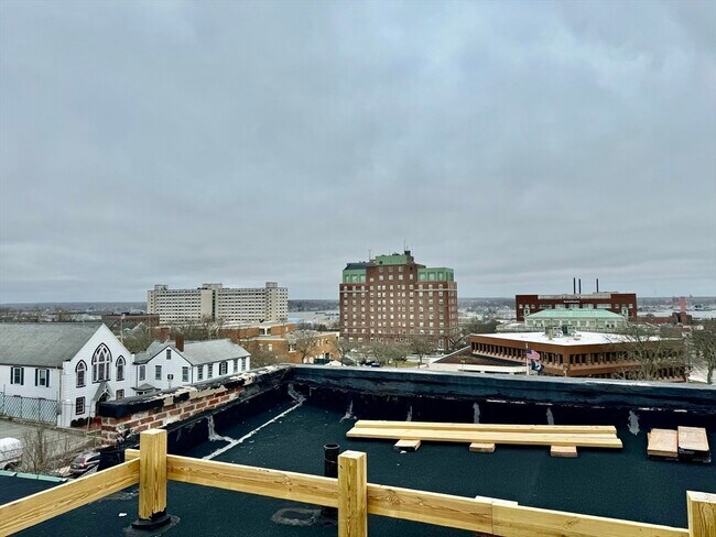 Building Photo - 189 Elm St