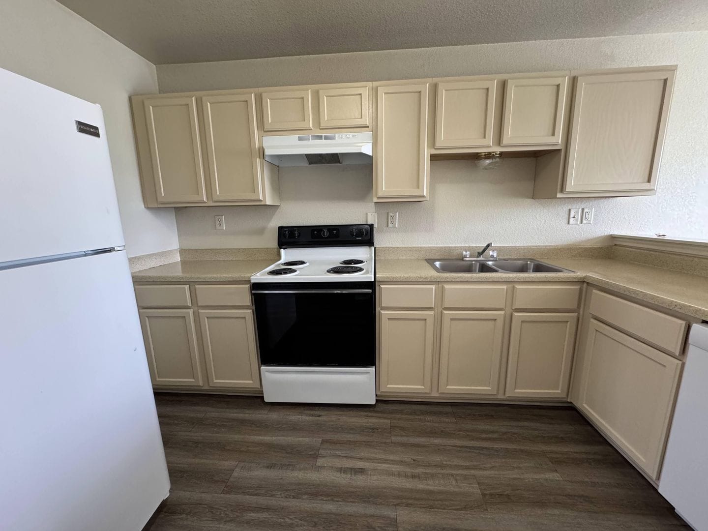 Building Photo - 2901 Cantabrian Dr