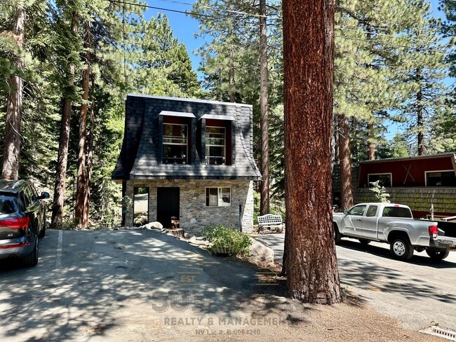 Building Photo - Beautiful Home on the Creek!