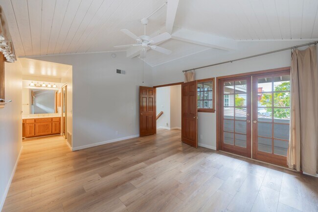 Building Photo - 26 Sausalito Cir E