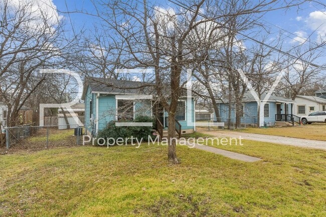 Building Photo - 933 E 56th St