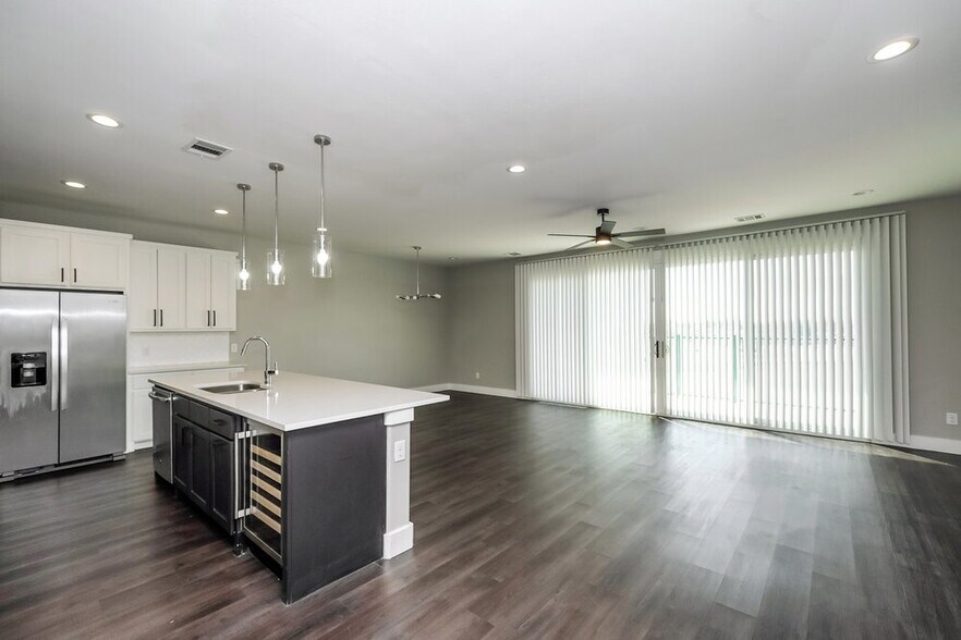 Building Photo - 7153 9th Hole Dr