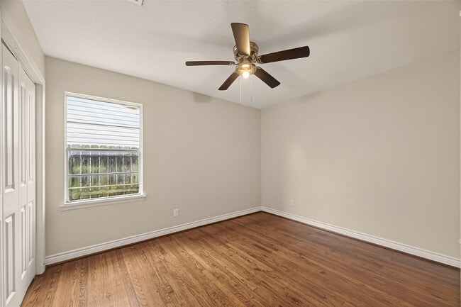 Building Photo - 3214 Longwood Dr