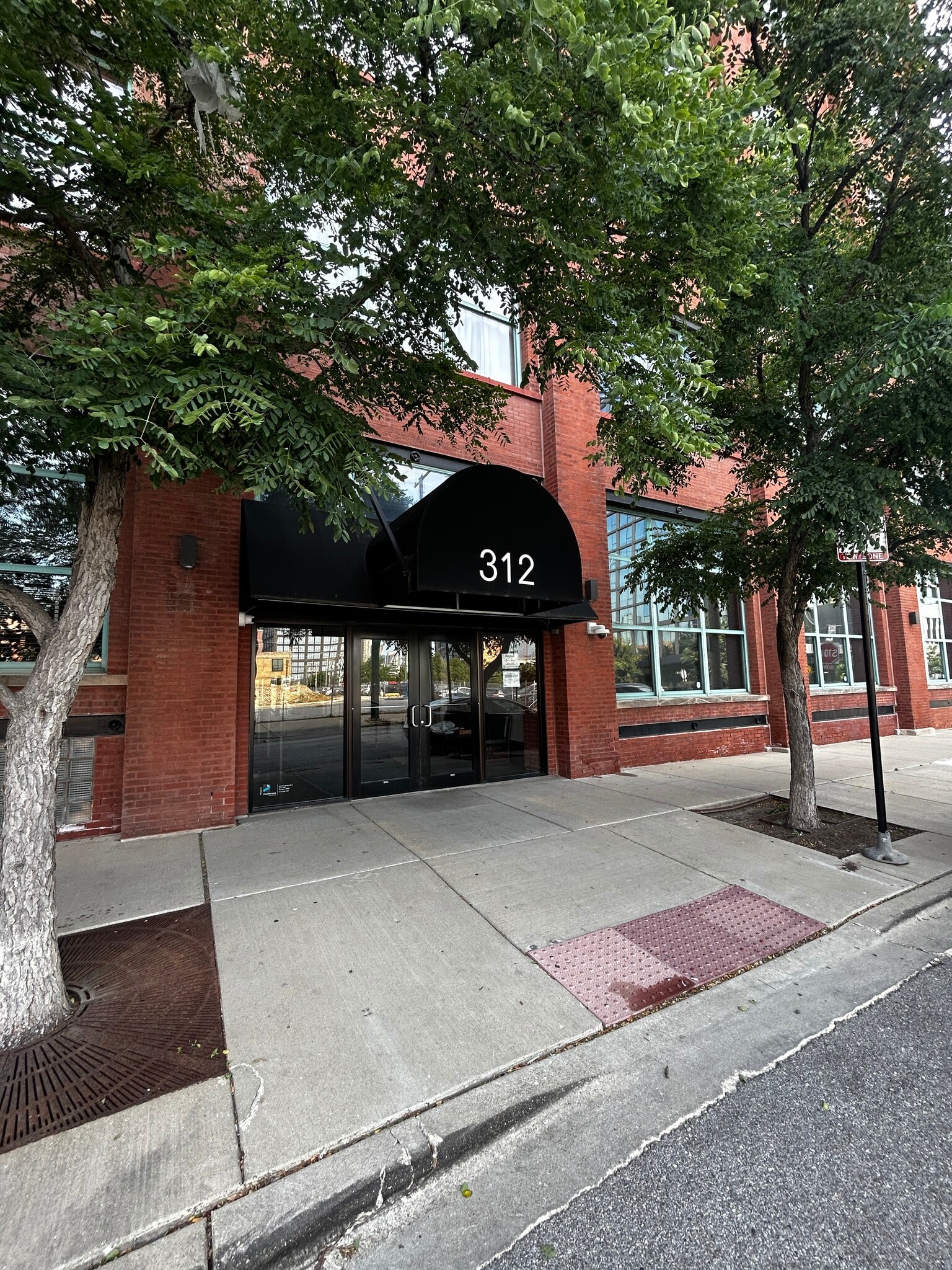 Building Photo - 312 N May St