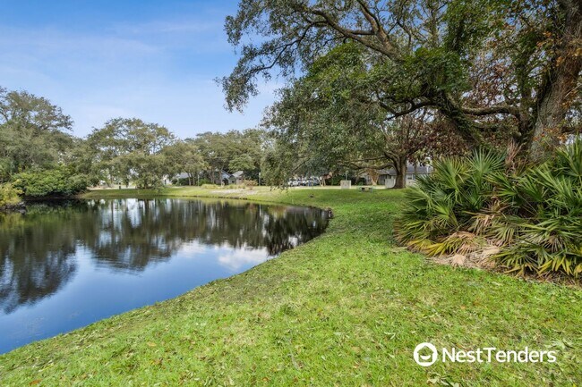 Building Photo - Great Amelia Island Location!