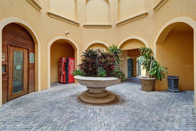 Building Photo - 2741 Via Cipriani