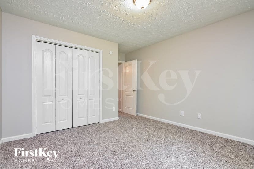 Building Photo - 205 Trelawney Ln