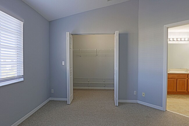 Building Photo - Cypress Landing 10033