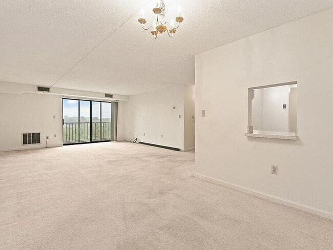 Building Photo - 100 High St