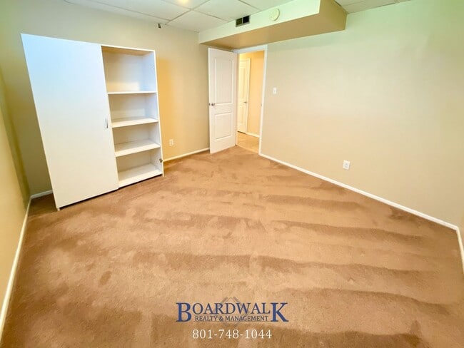 Building Photo - 451 8120 S