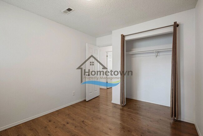 Building Photo - 3 Bedroom Home with Attached 3-Bay Garage ...