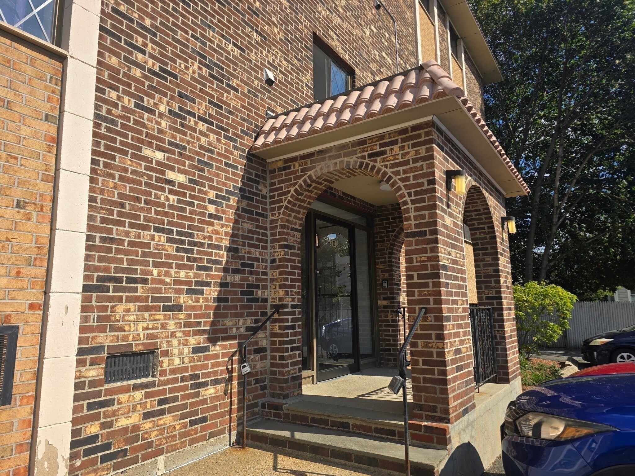 Building Photo - 303 Lowell St