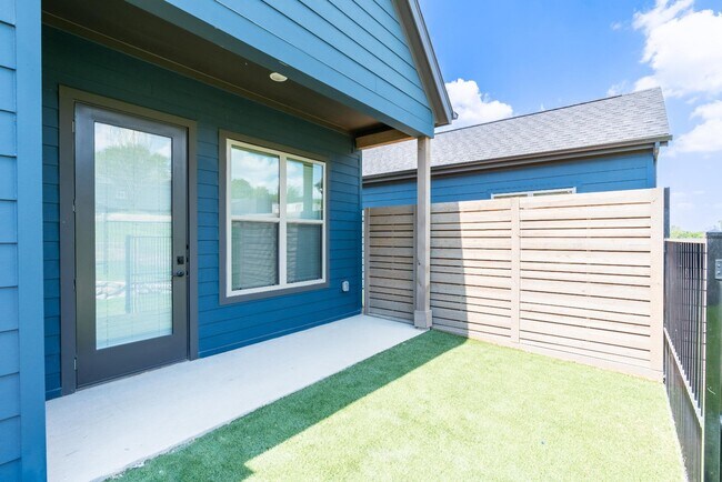 Building Photo - 1419 Forward Dr