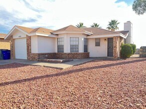 Building Photo - 11812 Tracy Austin Ln
