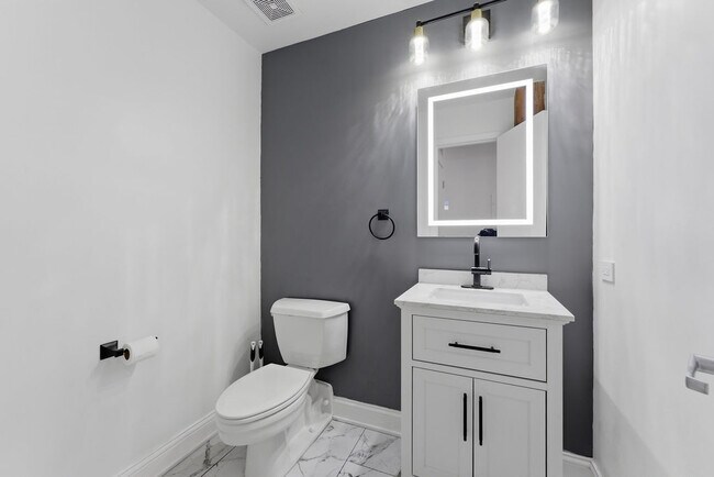 Building Photo - 1133 S Wabash Ave