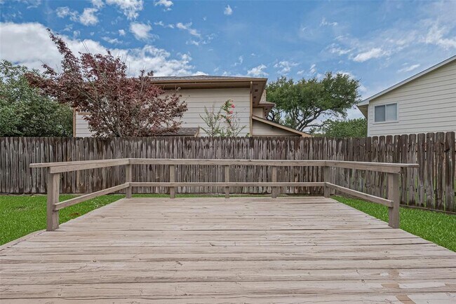 Building Photo - 2115 Streamcrest Ln