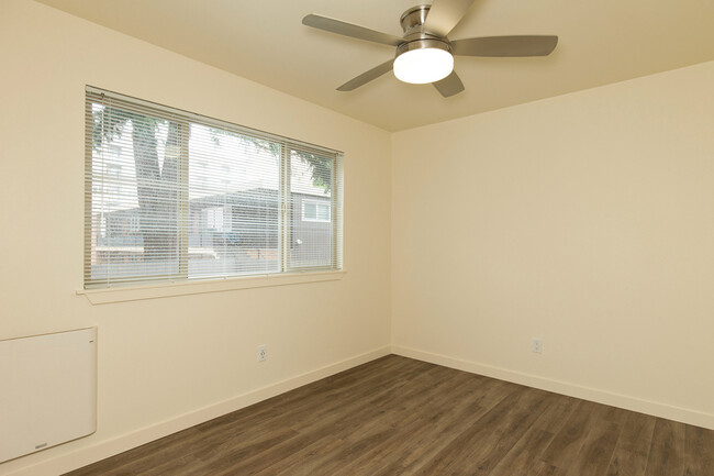 Building Photo - Modern 2 Bed, 1 Bath Apartment in the Hear...