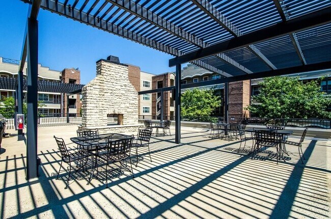 Building Photo - Germantown Gem!