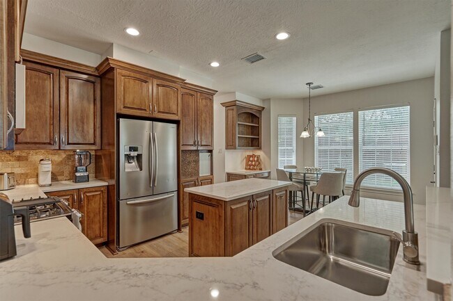 Building Photo - 10 E Sterling Pond Cir