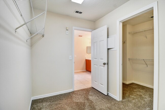 Building Photo - 2719 Portchester Ct