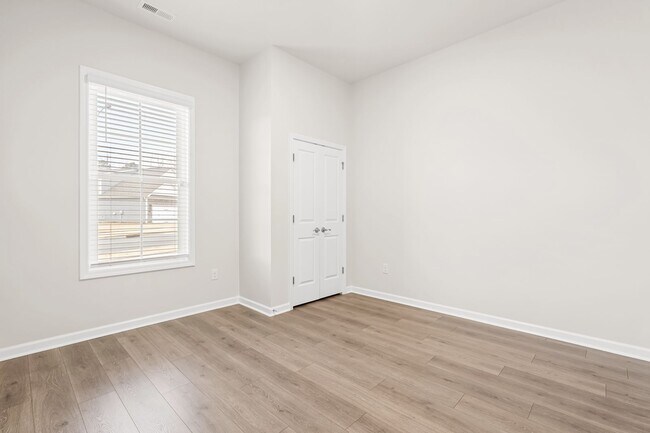 Building Photo - Amazing Durham Location - Easy commute to RTP, Brier Creek