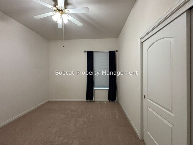 Building Photo - 1626 Evergreen Dr