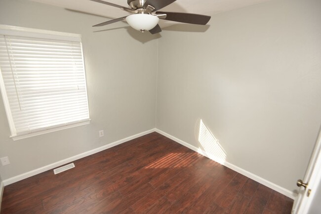 Building Photo - 3 Bedroom Townhome in Kempsville Lakes