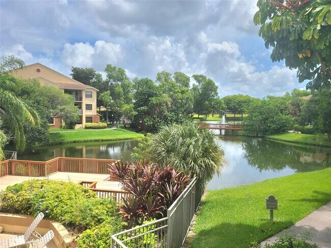 Building Photo - 9999 Summerbreeze Dr