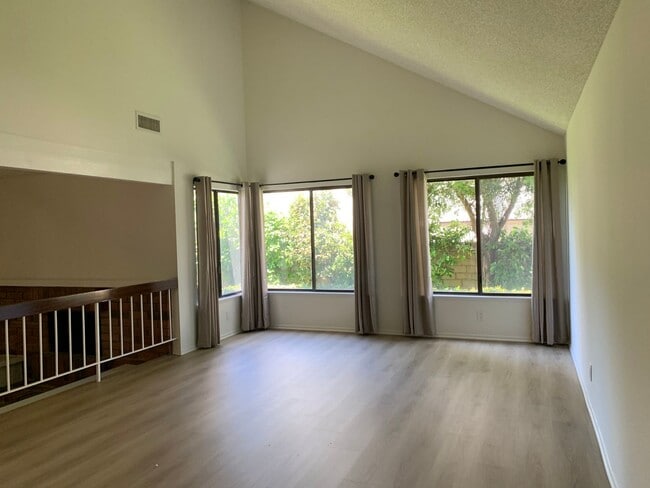 Building Photo - Beautiful, Spacious, 4 bed 2.5 bath home nestled in the Serene, breathtaking Hills of Pacific Pal...