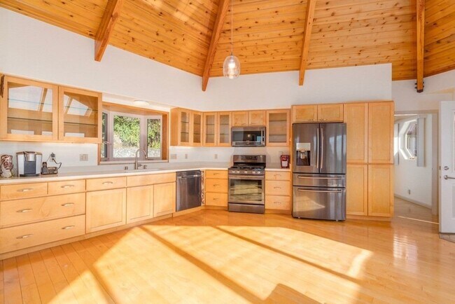 Building Photo - Stunning 3-Bedroom, 3-Bath Custom Home in ...