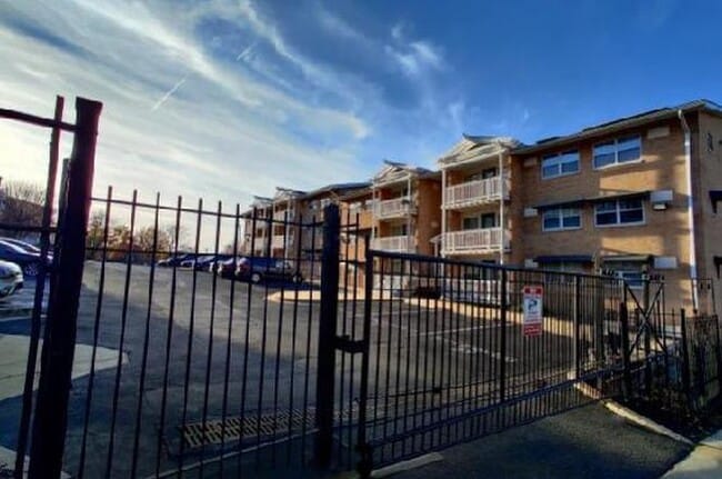 Building Photo - 2609 Douglass Pl SE