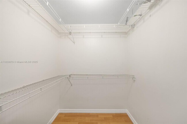 Building Photo - 17145 N Bay Rd