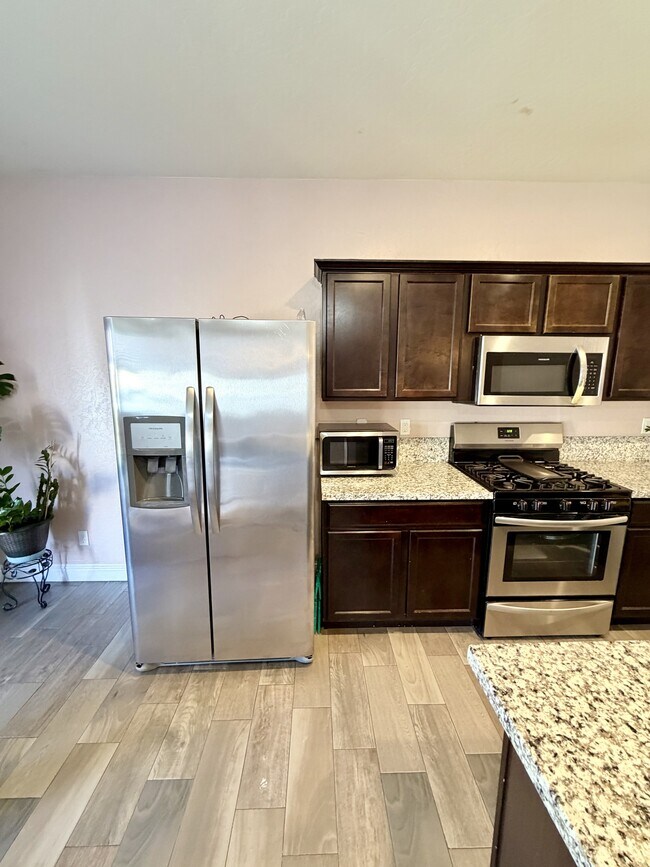 Building Photo - 1736 Berry St