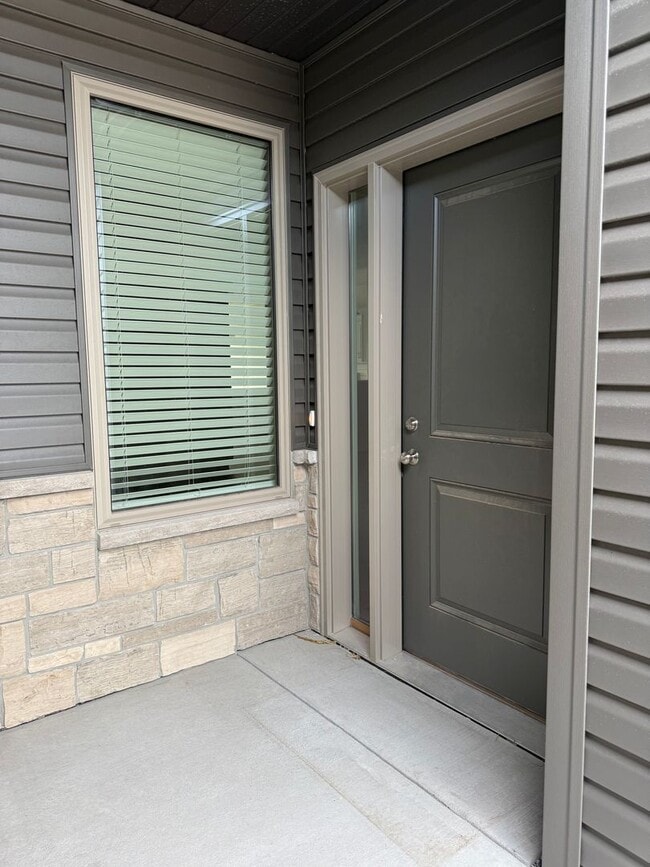 Building Photo - Brand New ranch 2 bedroom in North Lincoln