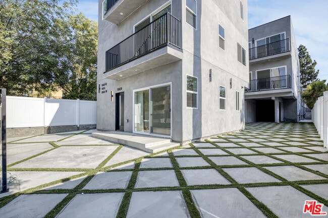 Building Photo - 10826 Hesby St