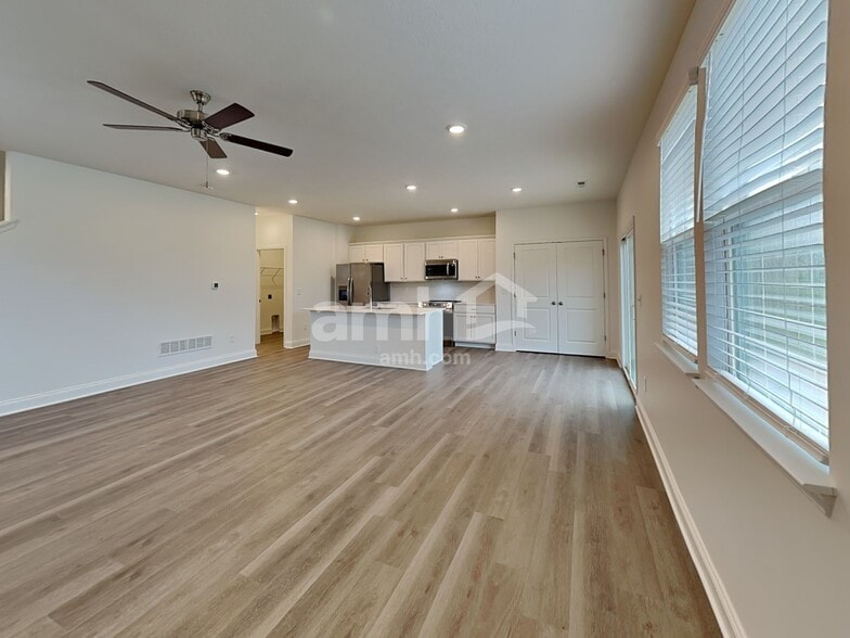Building Photo - 1343 Pk Pl S
