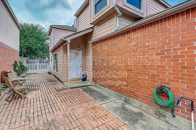 Building Photo - 5907 Cinnamon Creek Cir