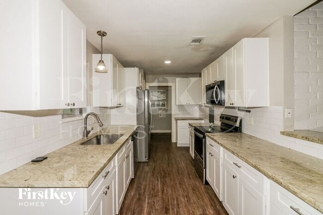 Building Photo - 15631 Cascade Point Dr
