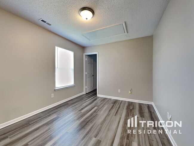 Building Photo - 10435 Wilson Glen Dr