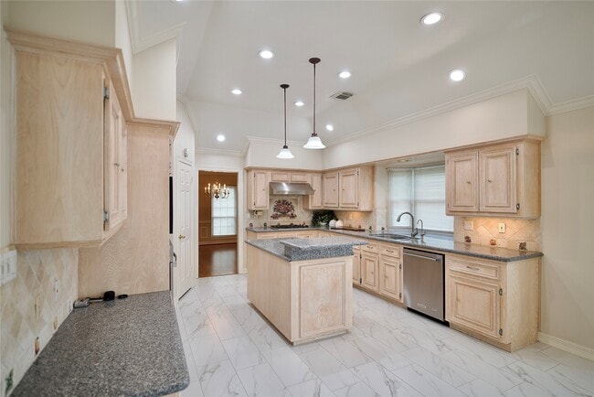 Building Photo - 1839 Lakewinds Dr