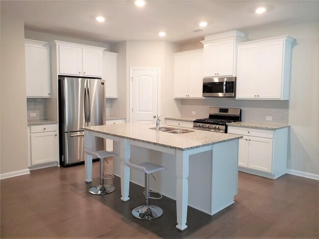 Building Photo - 1716 Lansing Bluff Walk