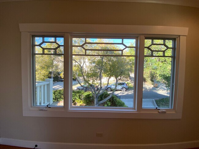 Building Photo - Enchanting 1-Bedroom, 1-Bath Oasis with Stunning Views