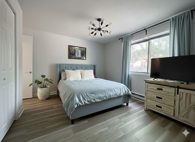 Building Photo - Recently updated 2 bedroom condo in charmi...