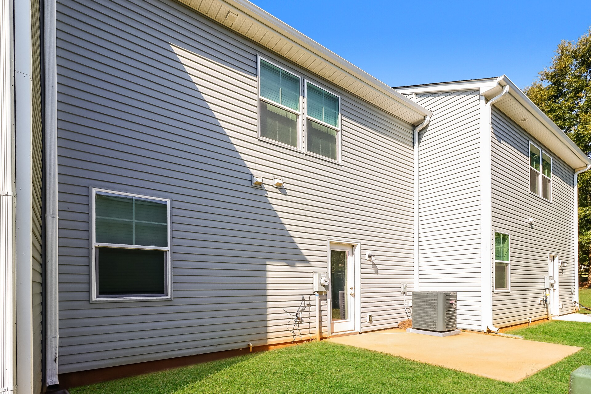 Building Photo - 929 Ranchero St