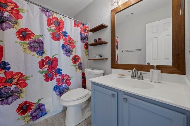 Building Photo - 1500 Lochaline Loop