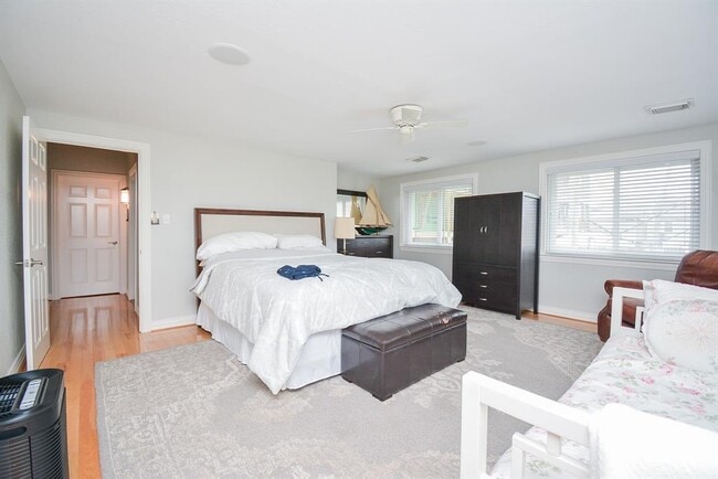 Building Photo - 400-1/2 4th St